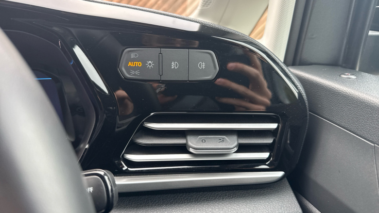 Ford Transit Connect 250 L2 Petrol 1.5 EcoBoost PHEV 150 Limited Van Auto